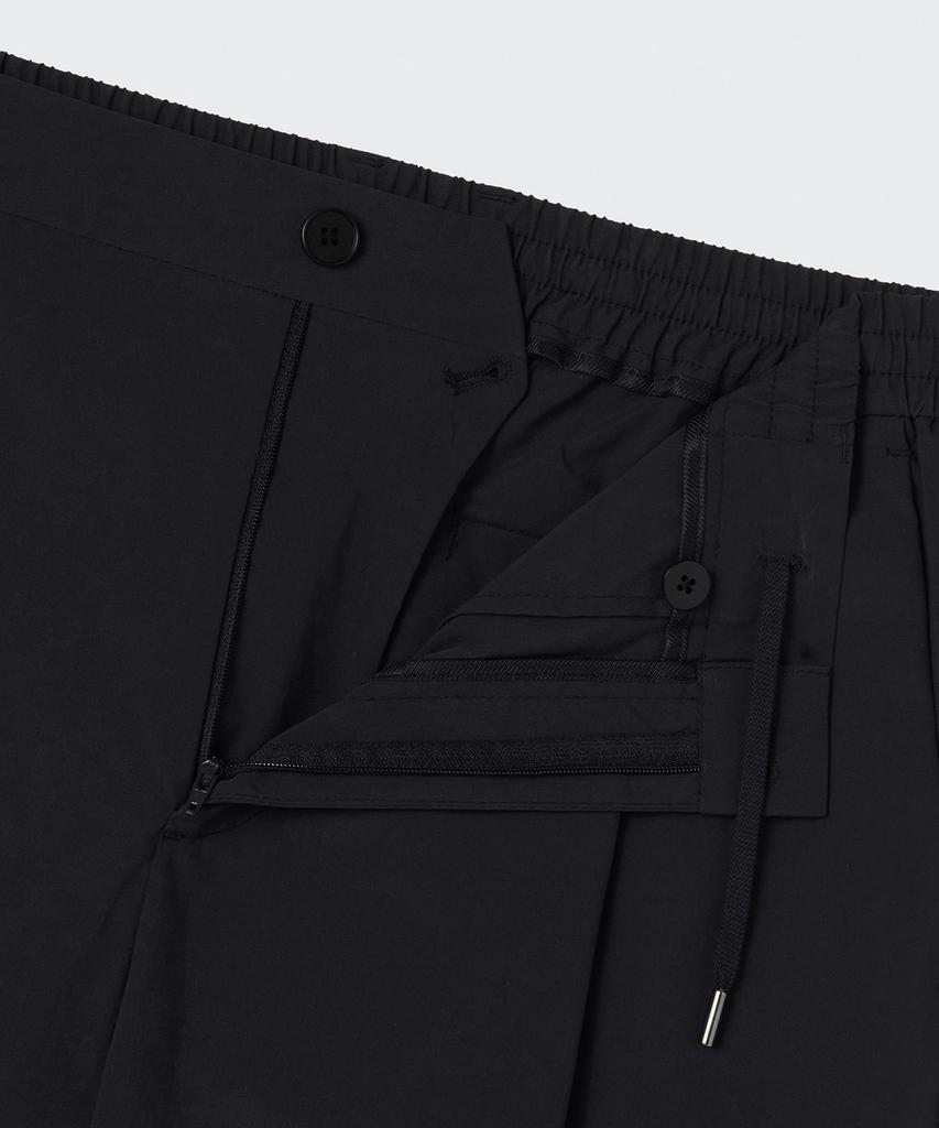 MUSINSA STANDARD Solotex One-Pleat Wide Comfort Elastic Waist Shorts [Black]
