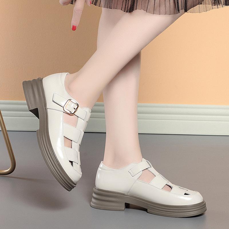 Модные римские модные нескользящие сандалии женские весна 2024 новые мягкие кожаные ажурные дырки дышащие гладиаторские сандалии на платформе