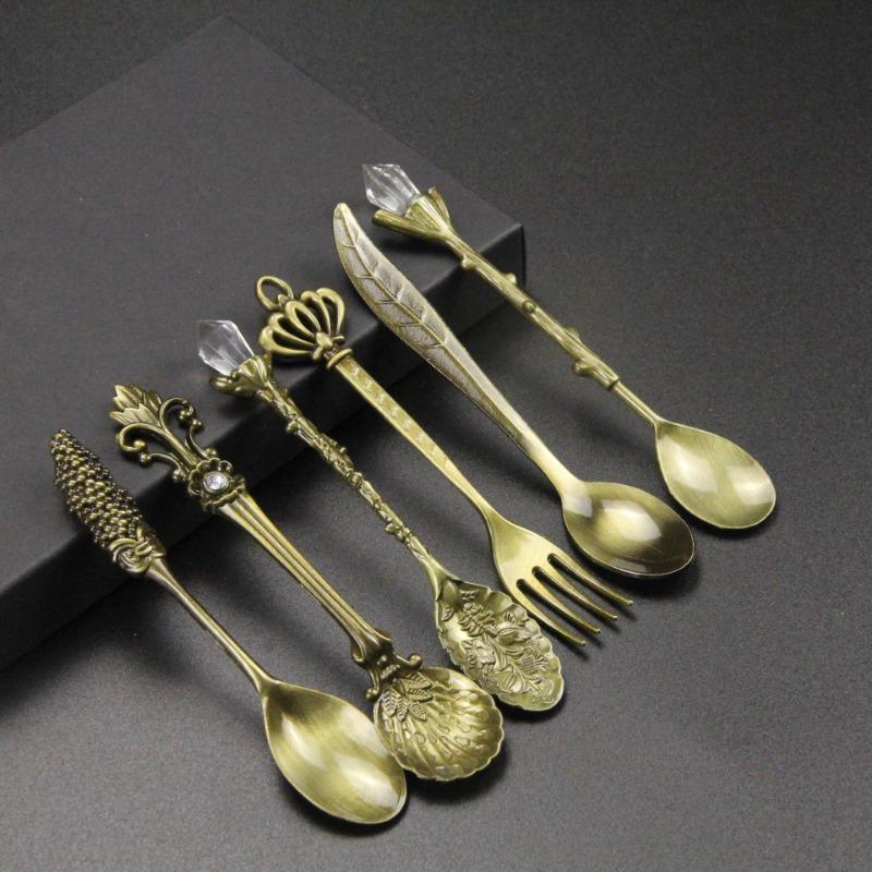 6pcs Vintage Spoons Fork Royal Style Gold Carved Coffee Tea Spoon Snacks Fruit Prikkers Dessert Fork Cutlery Set Kitchen Tool