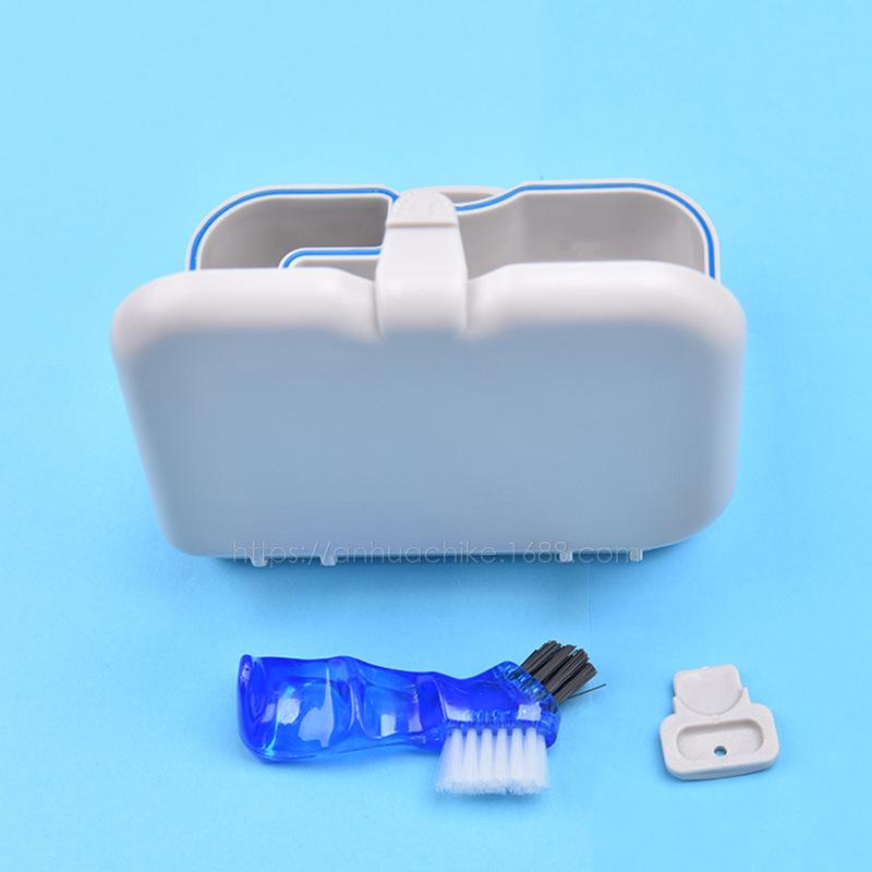 Герметичный контейнер для хранения зубных щеток и зубных протезов с зеркалом