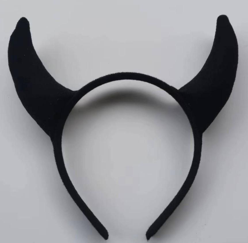 Золотой блестящий головной убор с дьявольскими рожками из пайеток для рождественского и хэллоуинского выступления.