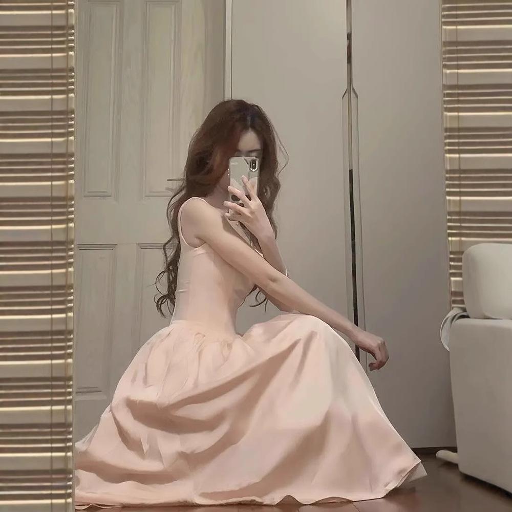 Французское розовое преппи вечернее платье А-силуэта с квадратным вырезом и завышенной талией
