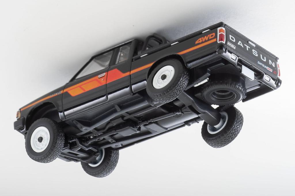 Tomica Limited Vintage Neo Datsun Truck 4WD King Cab AD Black Finished Product LV-N320a