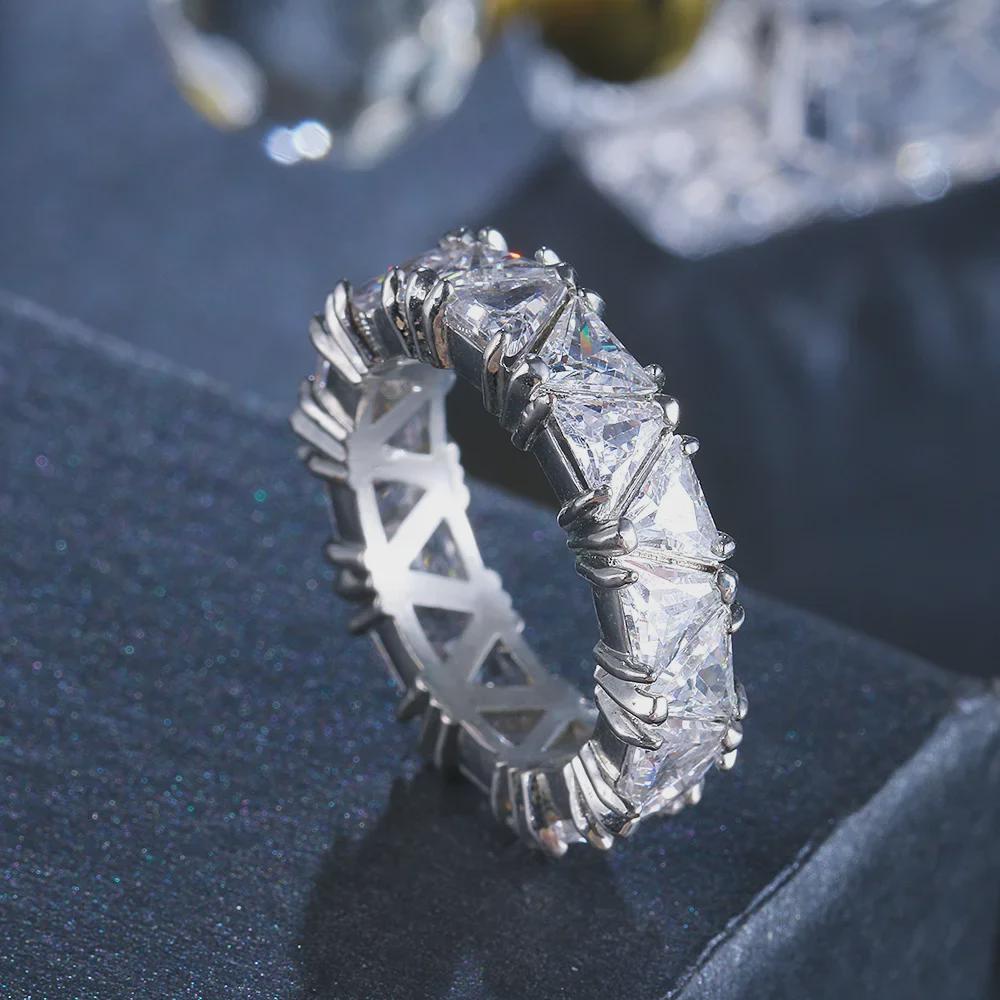 European & American Luxury Zircon Triangle Ring - Fashionable Women's Jewelry