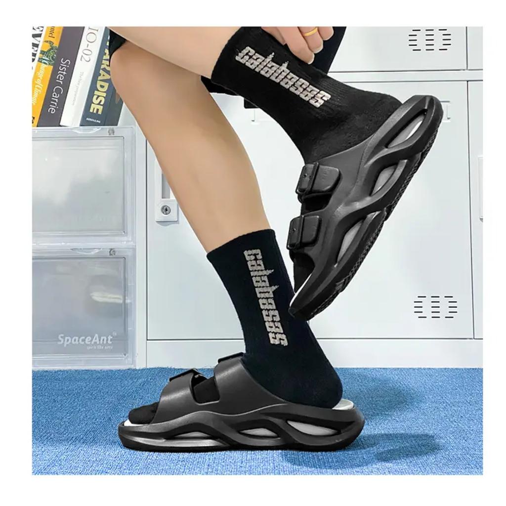 Мода 2025 Новые сандалии Мужская обувь Мягкая подошва Повседневные пляжные шлепанцы Летом Противоскользящие и Износостойкие шлепанцы