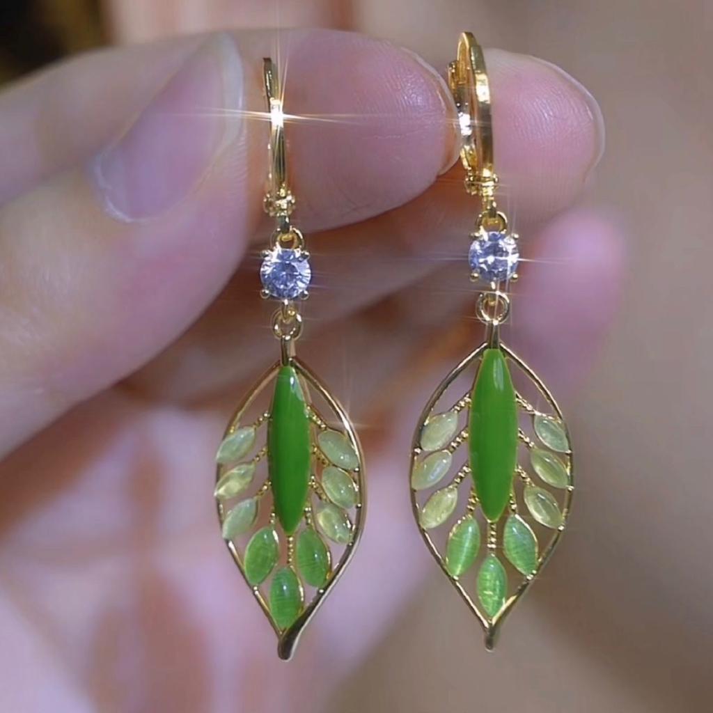 High-end Green Zircon Leaf Earrings, Fashionable Light Luxury Retro Earrings, Real Gold Plating, Face-modifying Earrings