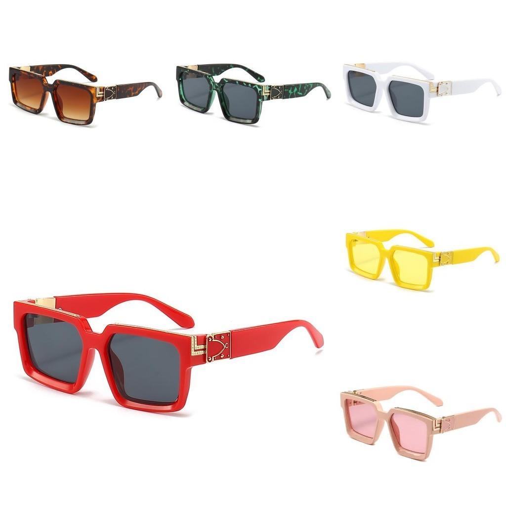 Edgy Black Frame Green Tortoiseshell Lens Sunglasses For Stylish And Cool Look