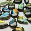 Груша-кабошон. Многоцветный блестящий лабрадорит, лабрадорит-кабошон, лот драгоценных камней, лот в форме груши, лот для ювелирных изделий, драгоценный камень лабрадорит.