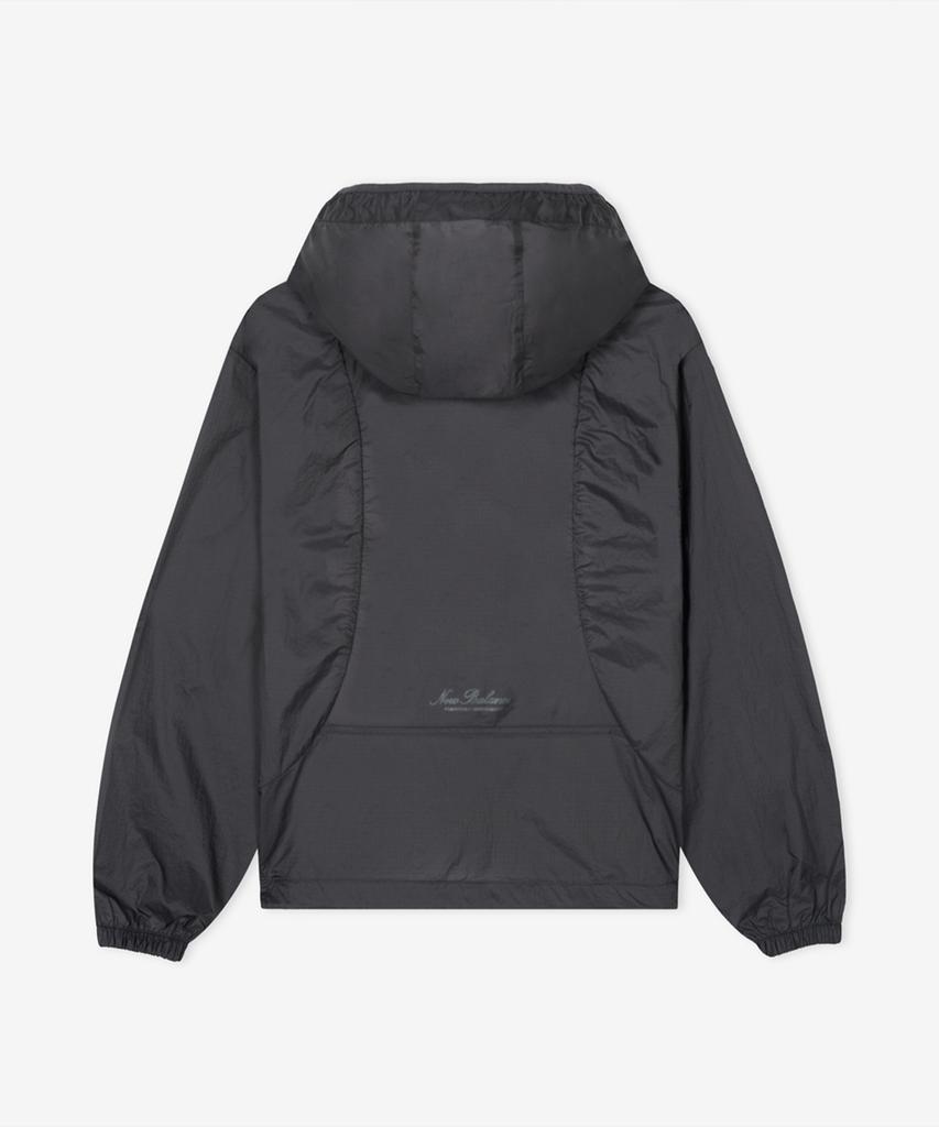 New Balance Nbnag2W522 / Женская ультралегкая тканая куртка Breezelight со сборками (Древесный уголь)