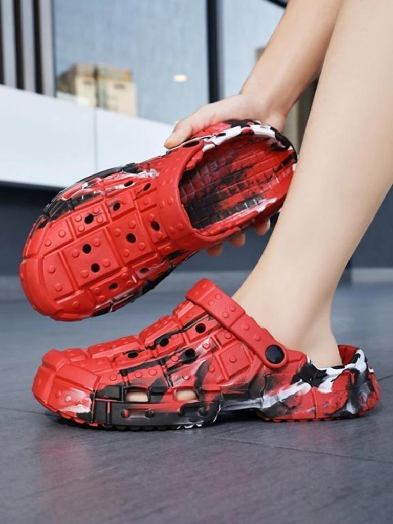 Модные дырявые мужские туфли платформа пляжные дешевые туфли ликвидация шлепанцы тренд 2025 удобные шлепки модные низкая цена Y2k мужские тапочки