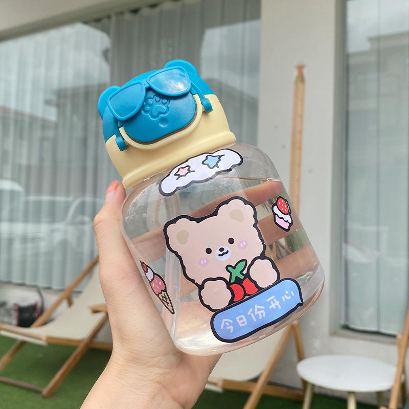 Бутылка для воды высокая ценность мультфильм пластиковая чашка дети портативная милая чашка ремешок стакан с трубочкой [модель со стикером]