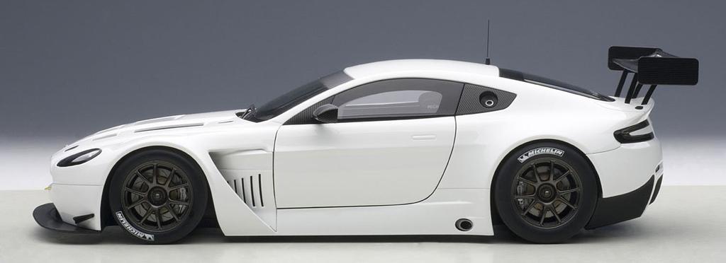 AUTOart Aston Martin V12 Vantage GT3 2013 Completed Product 1/18 (White)