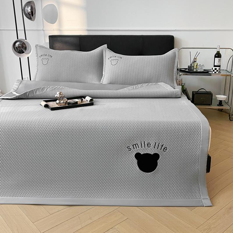 3 шт. Ледяной шелк Коврик для бобов Общежитие Кондиционер Мягкий коврик 2024 Коврик от пыли для кровати (две наволочки в комплекте)