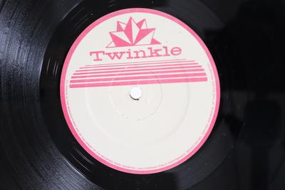 12-дюймовая пластинка TWINKLE BROTHERS  ILLIE P  TWINKL  Jahoviah   Love Selassie  Dub Ver NG122 Twinkle Music 1994 Великобритания Регги Ска Даб Б/у