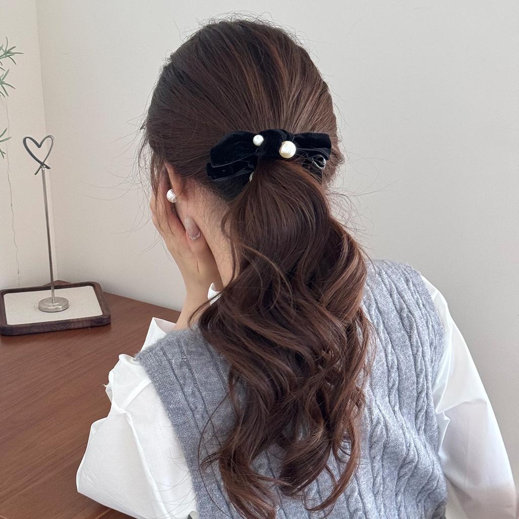 Французская ретро бархатная заколка-банан с жемчужным бантом, осенне-зимний элегантный и стильный аксессуар для волос