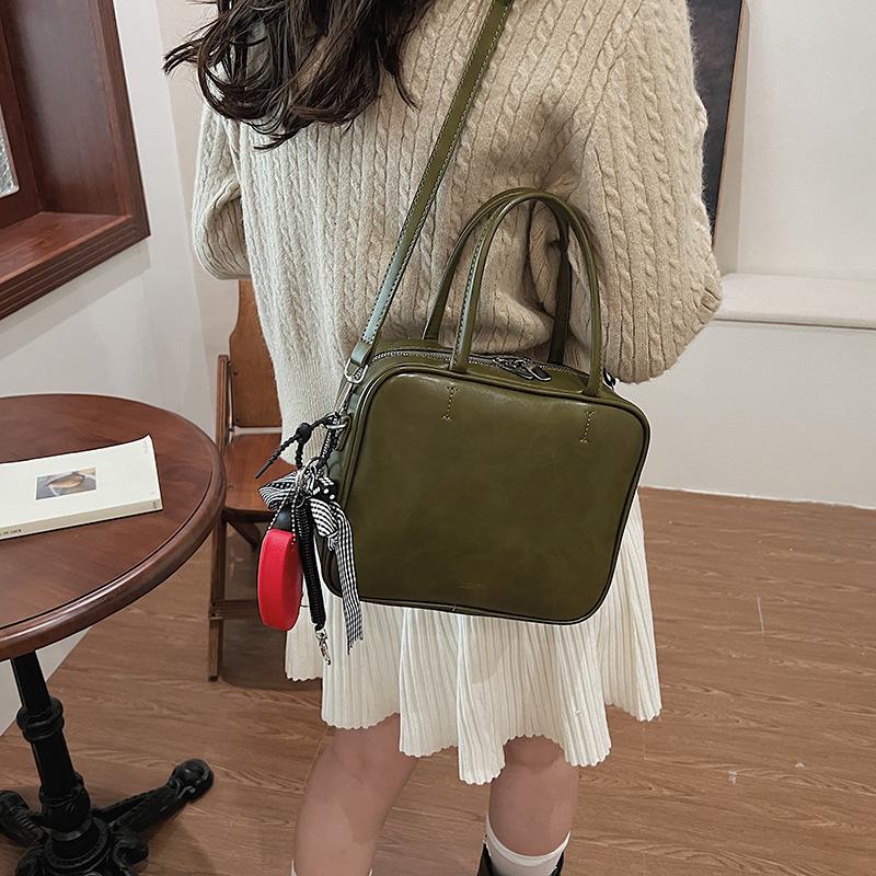 Autumn and Winter New Retro Pillow Bag Women's 2025 Casual Versatile Handbag Personalized Shoulder Messenger Bag Versatile Bag