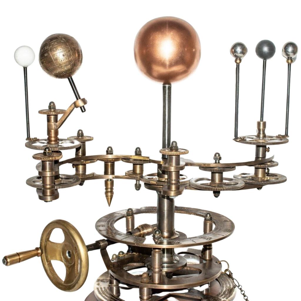 Старинная латунная модель планетария Солнечная система Солнце Земля Луна Болото с деревянной основой