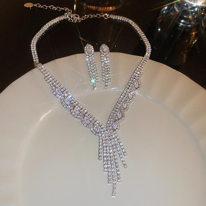 European & American Luxury Zircon Jewelry Set: Retro Clavicle Chain Necklace, Versatile Fashion Accessory