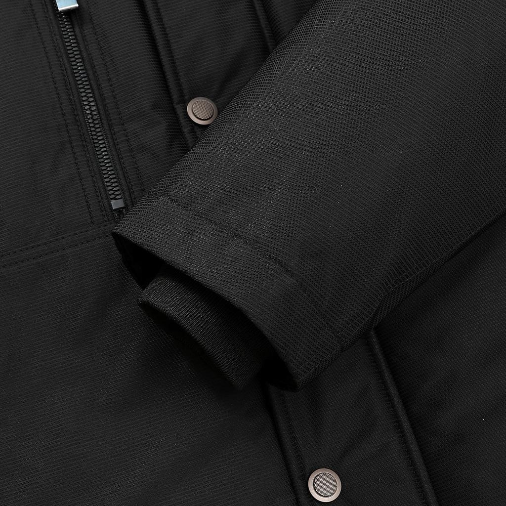 Утепленная куртка средней длины из хлопка и бархата с множеством карманов, ветрозащитными рукавами и съемной кепкой.