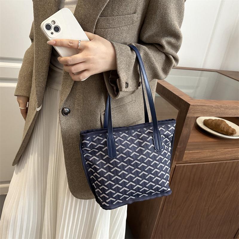 Сумка: Модная и трендовая женская сумка через плечо для собачьих зубов, дизайн 'Рыбья чешуя'