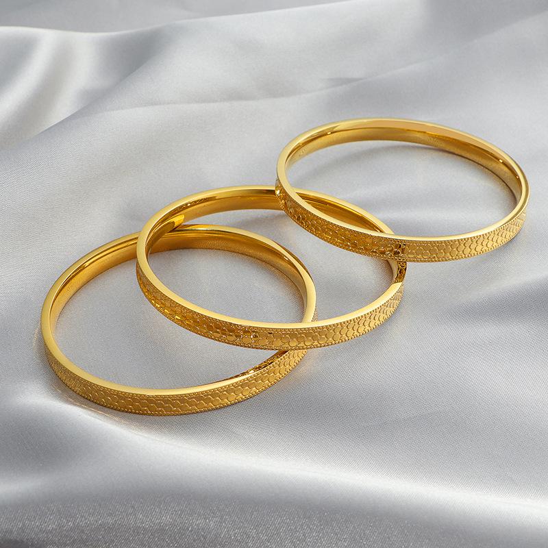 Ancient Dragon Scale Titanium Steel Bracelet with 18K Gold, Sparkling Design, No Fade, Simple Closure