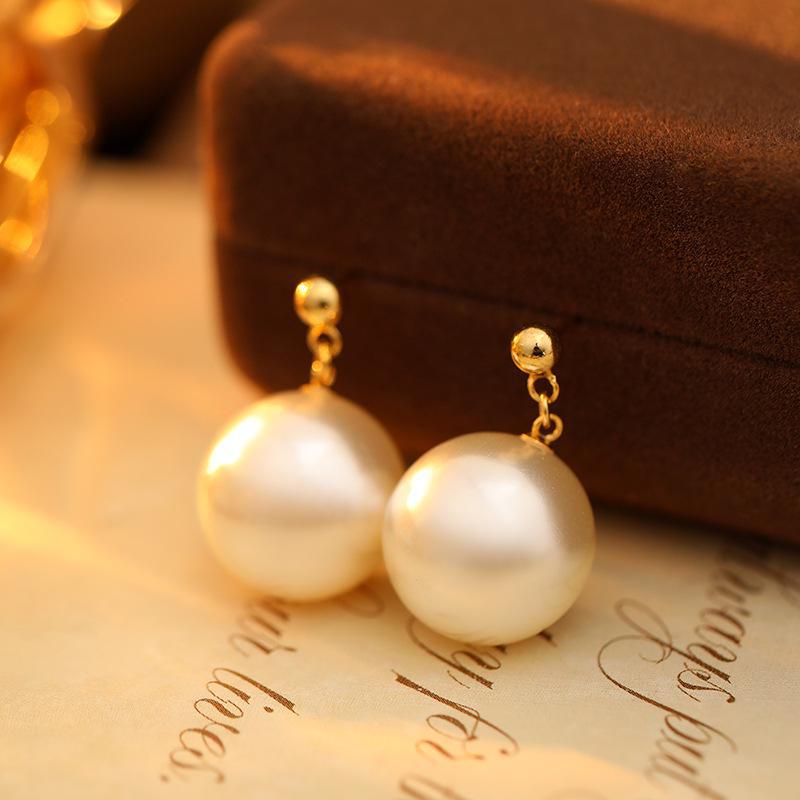 Banyan Tree S925 Silver Pearl Earrings for Women - Round Oversized Highlights, Celebrity Style, Light Luxury, All-match.