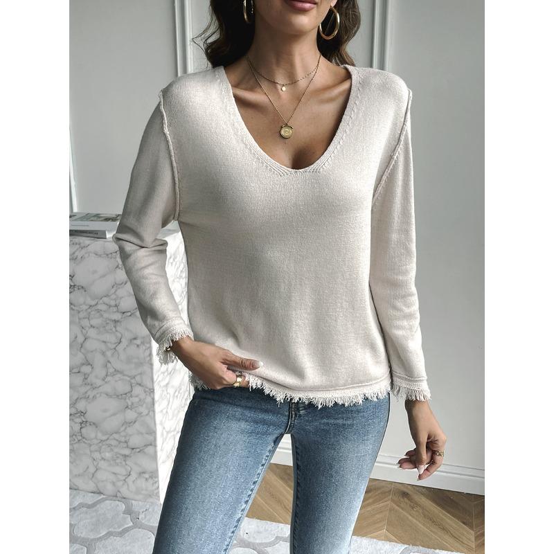 Женский свитер плотной вязки с короткими рукавами и бахромой