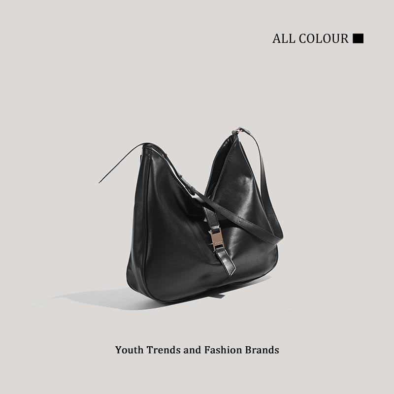 New Large-capacity Black Shoulder Messenger Bag Retro High-texture Commuter Underarm Women's Bag