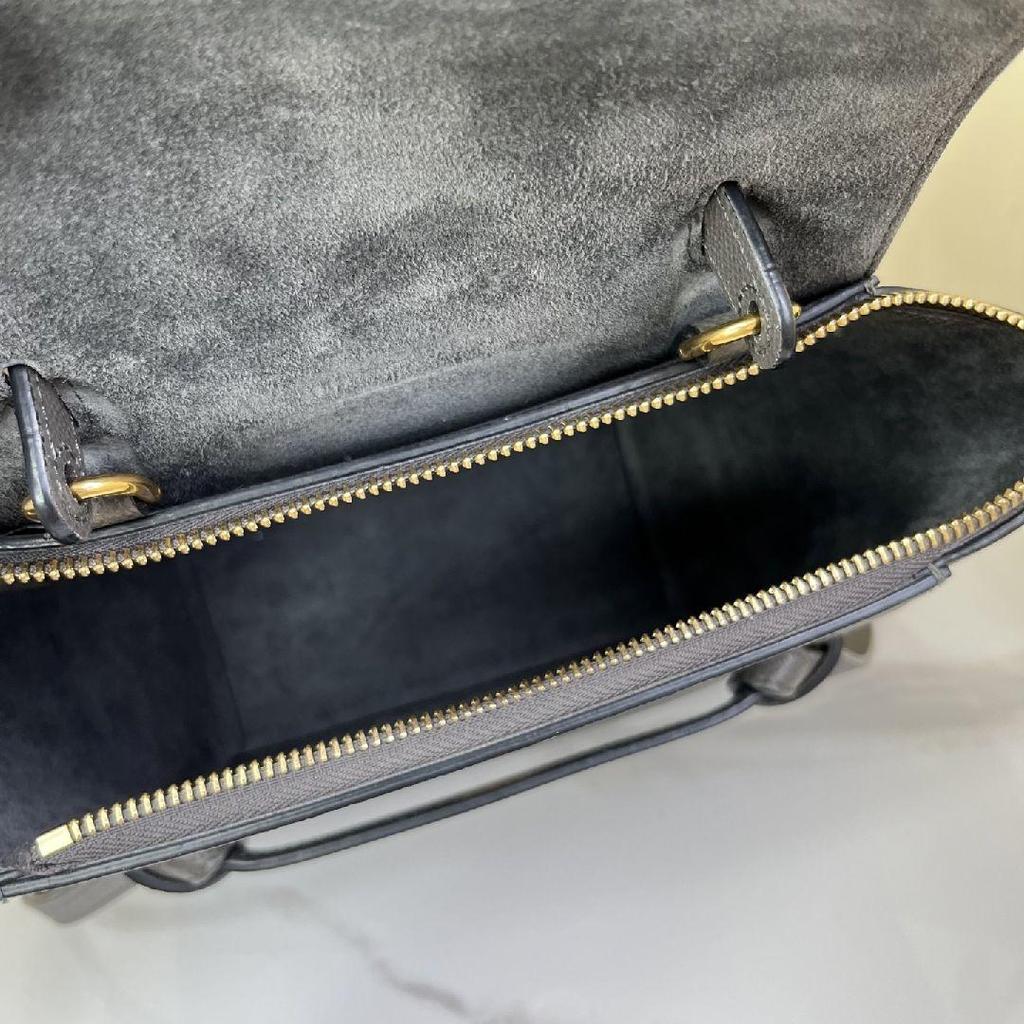 [Pre-Owned] Belt Classic Magnetic Closure Detachable Adjustable Shoulder Strap Pebbled Leather Crossbody Bag - Excellent #MJZ6MU