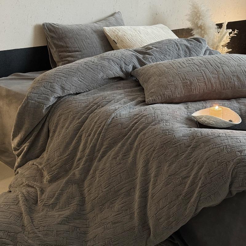 Retro Three-dimensional Carved Milk Fleece Autumn and Winter Advanced Sense of Warmth and Fleece Bedding Four-piece Set