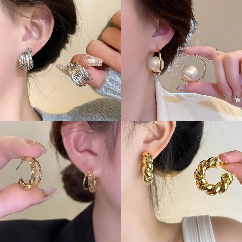 Модные серьги, легкая роскошь, простые серьги, женские серебряные, легкая роскошь, высококачественные маленькие серьги, нишевый дизайн, модные, крутые серьги