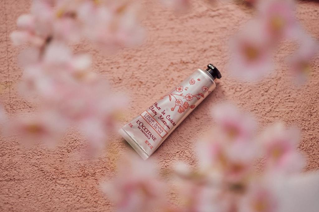 Крем для рук Cherry Blossom 30 мл Сухой увлажняющий для женщин и мужчин Популярный Cherry Blossom L'OCCITANE