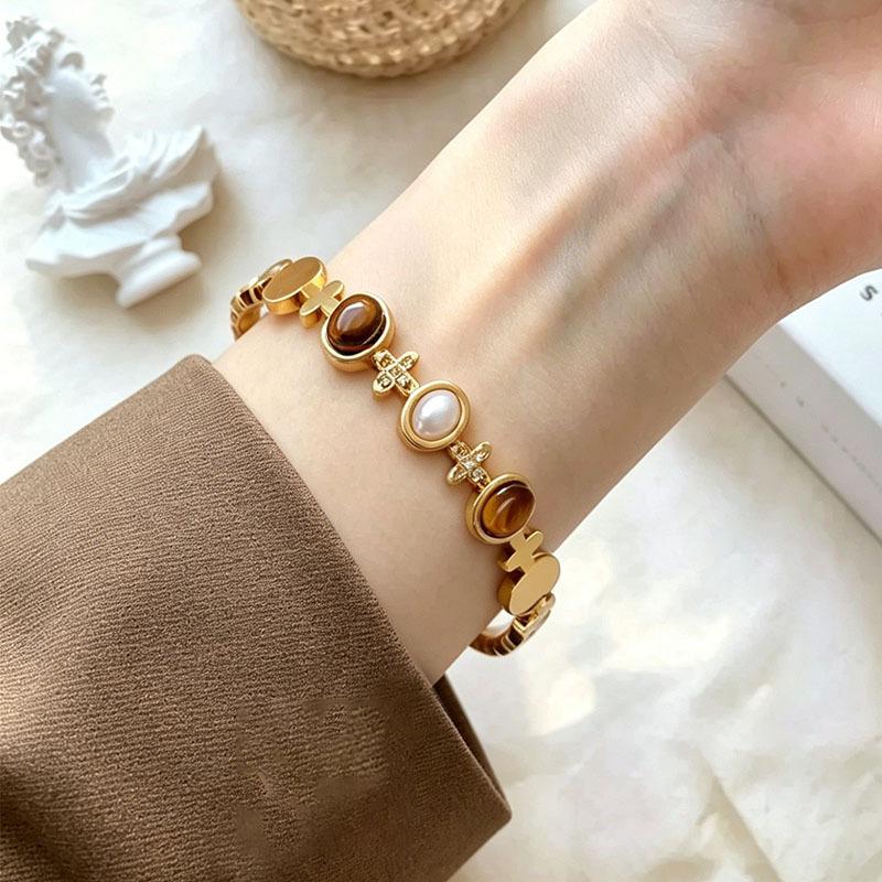 Vintage High-end Oval Amber Pearl Iron Electroplated Bracelet Bangles Women Niche Design Subtly Luxurious Minimalist Versatile