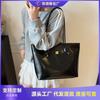 Stylish Large-capacity Tote Bag Women's New Simple and Versatile Shoulder Bag, High-end Commuter Armpit Bag