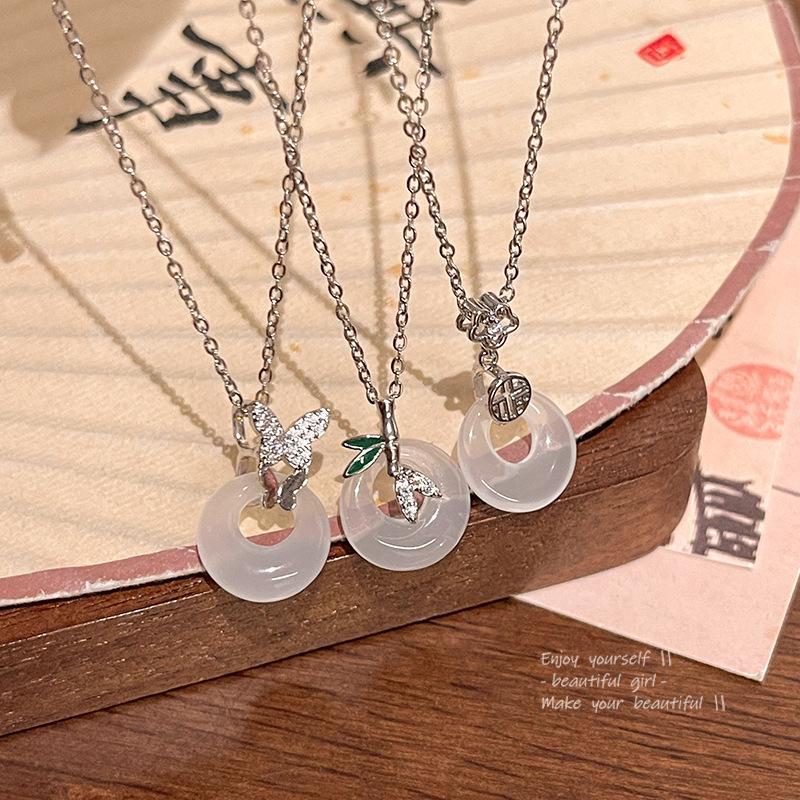 Women's Luxury Retro Ruyi Peace Pendant Necklace - Imitation Chalcedony Clavicle Chain, Trendy Internet Celebrity Style