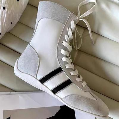 Боксерки Ян Ми в том же стиле — это женские новые дышащие ботинки Мартина лета 2025 года.. Повседневные спортивные высокие немецкие тренировочные кроссовки