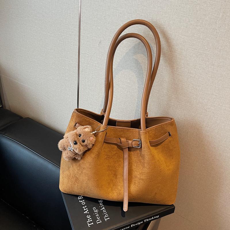 Ретро сумка женская большой вместимости 2025 новая осенне-зимняя универсальная на плечо подмышку повседневная рабочая сумка-тоут для поездок