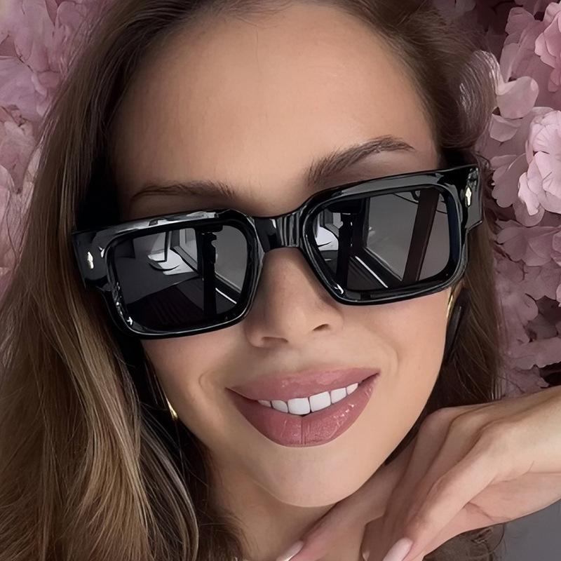 New Retro Men Black Square Sunglasses For Women Vintage Luxury Rivet Designer Sun Glasses Fashion Shades Uv400 Eyeglasses