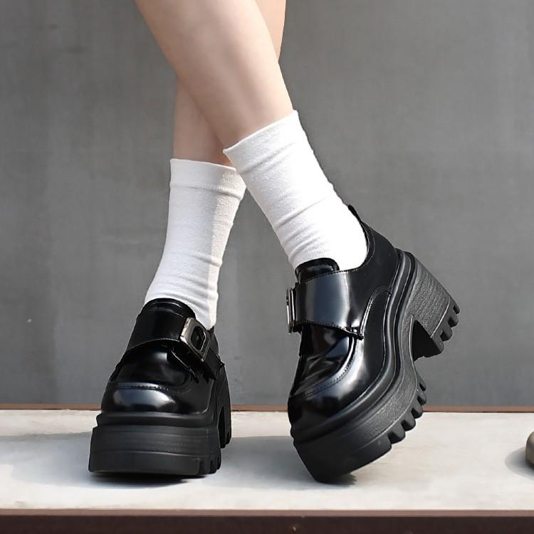 Маленькие кожаные туфли женские 2025 осень новые в британском стиле на платформе с круглым носком универсальные увеличивающие рост лоферы на толстом каблуке JK одинарные туфли