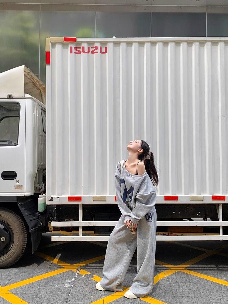 Женский осенний спортивный костюм в корейском стиле: Свободный крой и стройнящие брюки с широкими штанинами, комплект из двух предметов - Модный тренд инфлюенсеров.