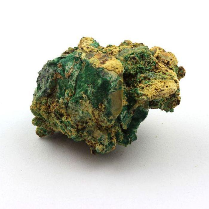 Pierres et Minéraux. Bournonite + Bindheimite + Malachite. 190.30 ct. Combe Guichard, Prunières, Isère, France.