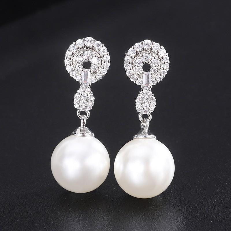 Shell Pearl Earrings White Necklace Pendant Two-piece Set Retro Design Atmospheric Women