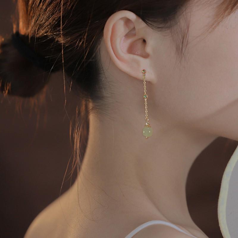 Серьги из нефрита Хетан в холодном стиле 2023 года: Элегантные, Универсальные и Ювелирные изделия класса люкс для женщин.