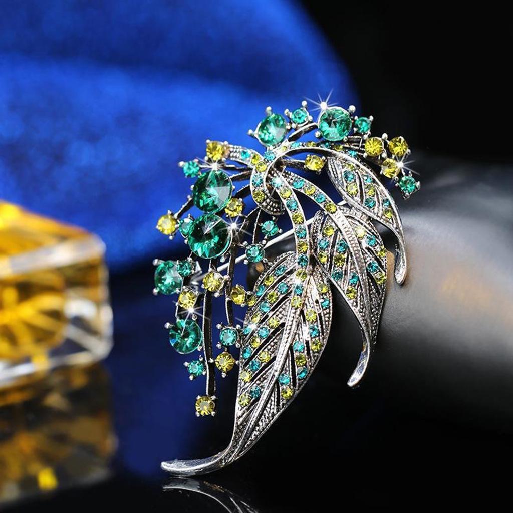 Fashion Crystal Swan Brooch, Feminine Temperament, Versatile Animal Chest Flower Brooch Accessory