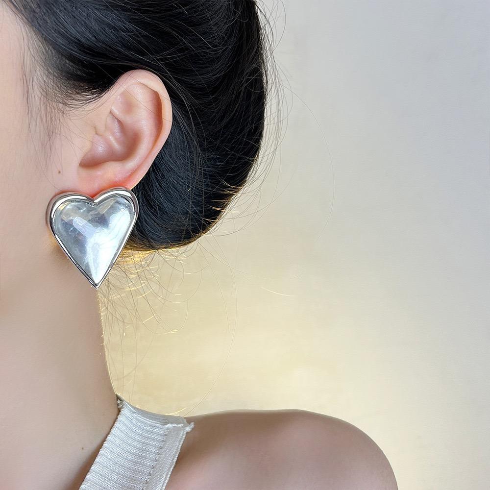 New Fashion Retro Heart Earrings 3D Transparent Exquisite and Elegant Ear Ornaments Unique Korean Heart-Shaped Studs Earrings
