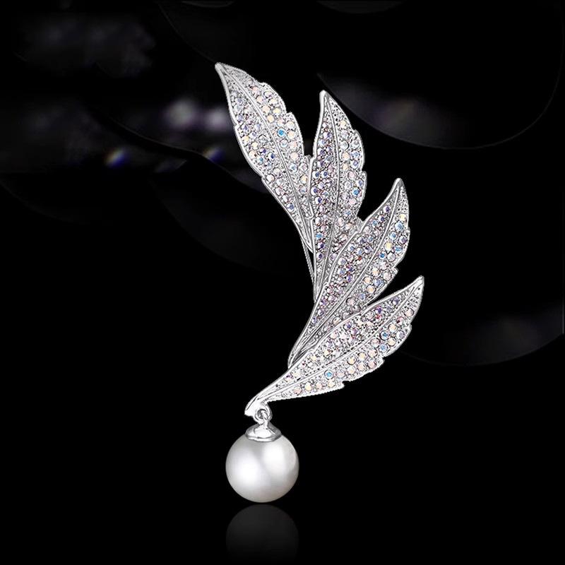 Простая и элегантная брошь-перо, Высококлассный женственный шарм и грация, Жемчужная брошь, Брошь с нишевым дизайнерским чутьем