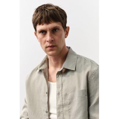 Рубашка HM Regular Fit из льняной смеси цвета хаки зеленый