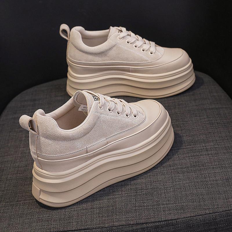Little white shoes women's 2025 autumn new sponge cake thick-soled Korean version board shoes small man thick-soled inner height increase casual shoes