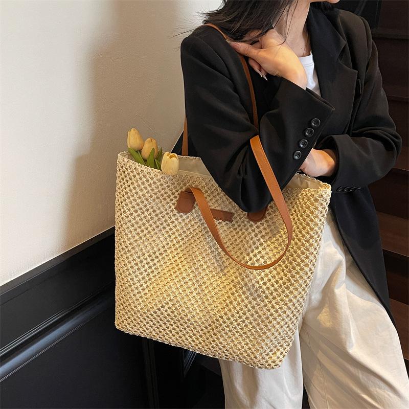 Large Capacity Straw Bag Women's 2025 New Summer Fashion Commuter Woven Bag Seaside Vacation Beach Tote Bag
