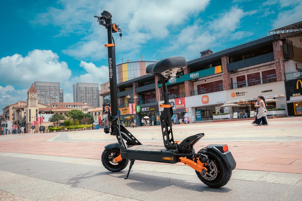 KuKirin G2 Pro 600W Motor 48V 15.6AH Battery Electric Scooter 6-light Safety System 45 Km/h Speed 58 KM Range 9" Tires E-Scooter